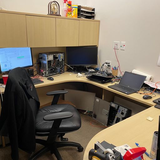 L-shped with shared d top and hutches