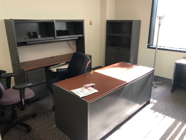 Desk, credenzaw/hutch blk w/wood laminate top