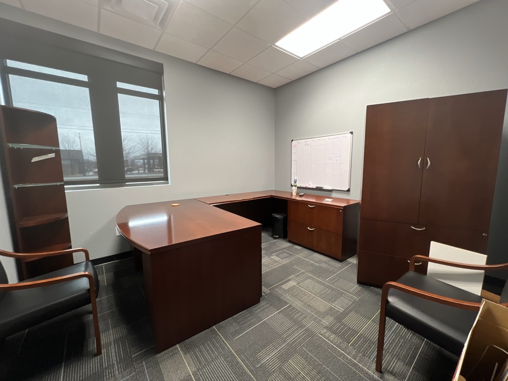 U-Shaped Private Office