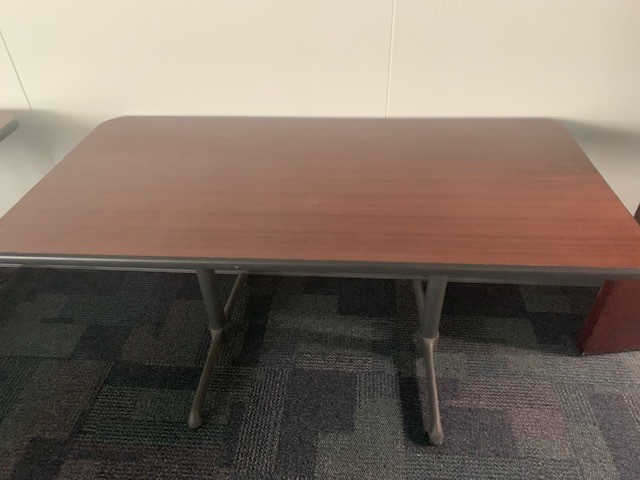 Free standing table