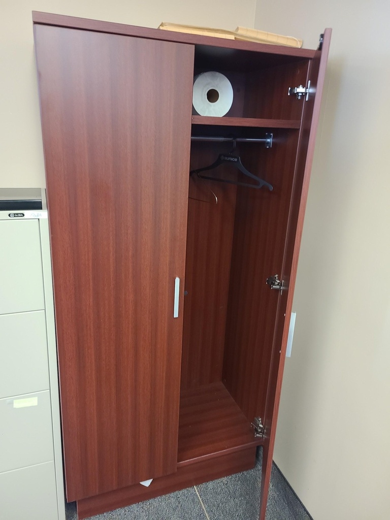 Garde-robe - 3' de large x 20" de profondeur x 6' de haut