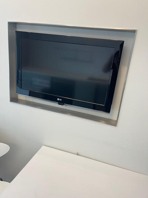 SMALL TV