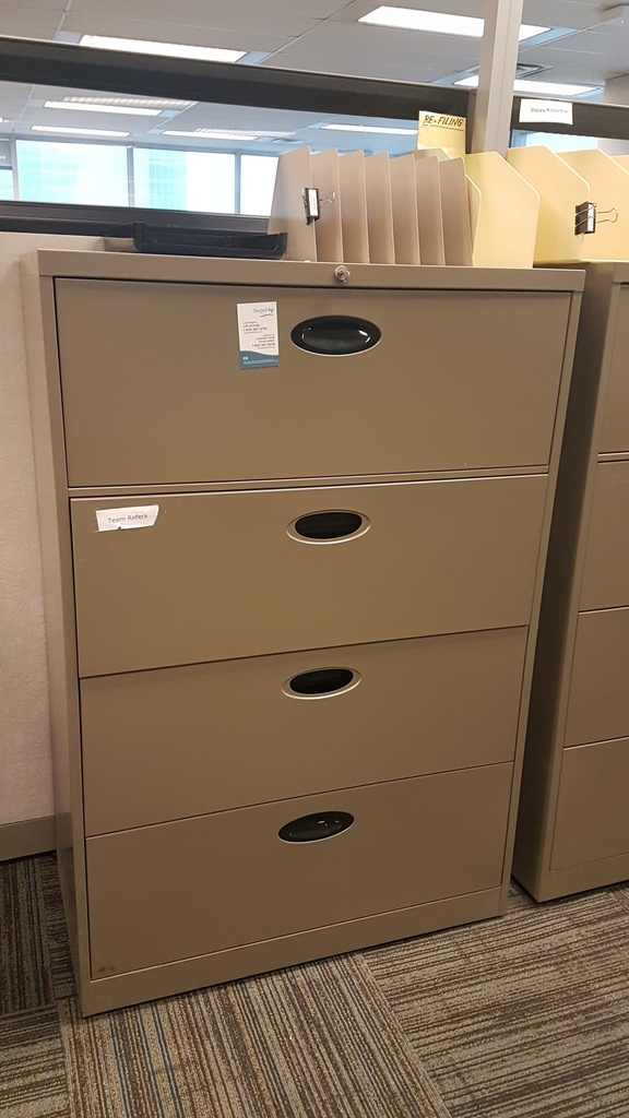 Filing Cabinet 4 drawers - metal (handles)