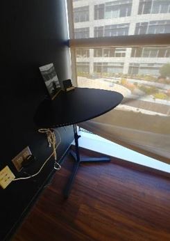 Corner table, black