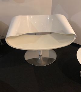 Curved seat, white