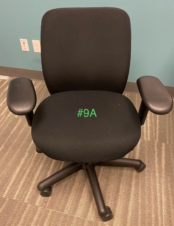 task chair w/ 5-point wheels, arms, square back