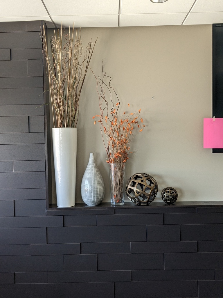 misc board room decorations, vases, knick knacks