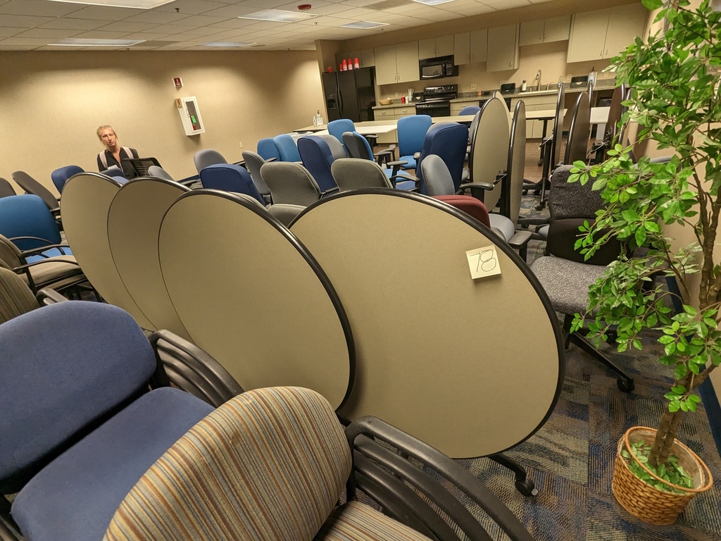 round table flip and nest on casters (4'x4'x2.5')