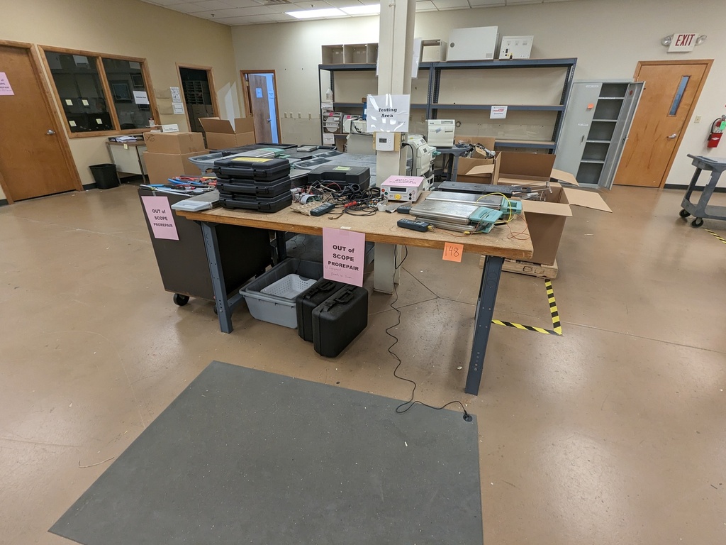 workbench single sided, no storage underneath