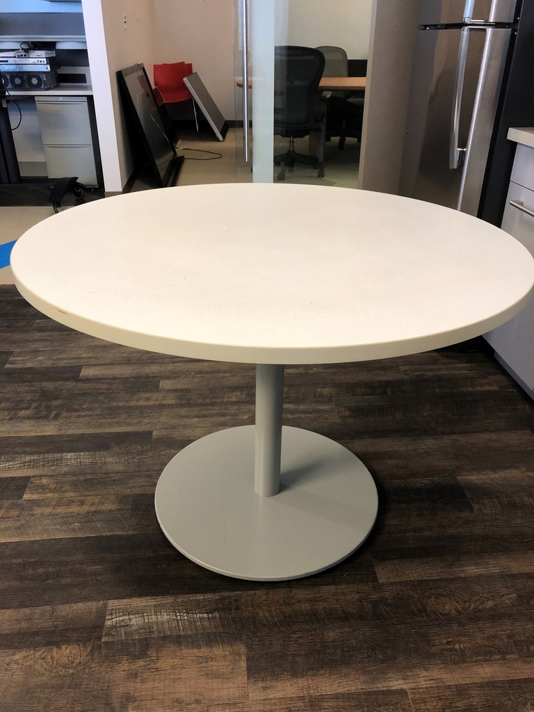 42'' White Round Table