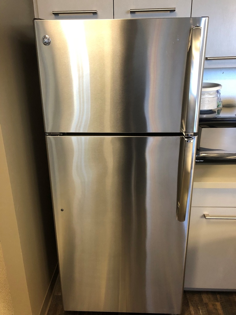 Refrigerator with Ice Maker (28'' Wide)
