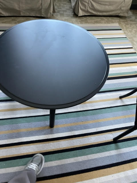 BLACK ROUND TABLE