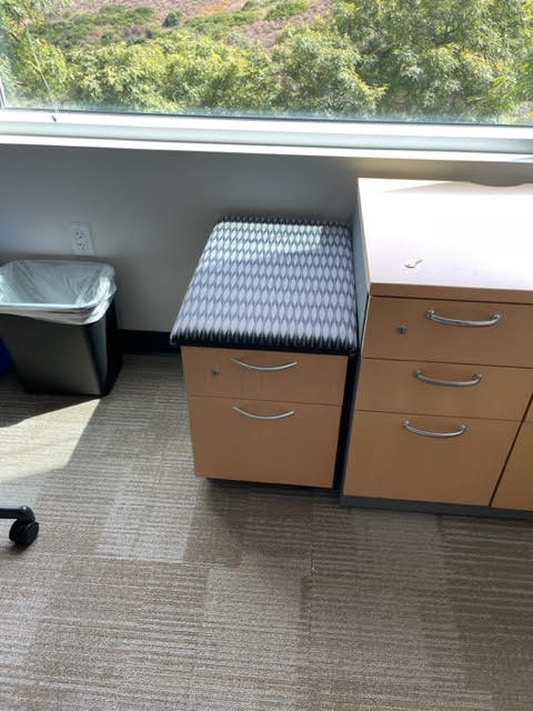 MOBILE PED W/CUSHION