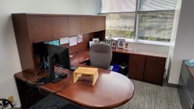 U-Shaped Suite with Hutch 