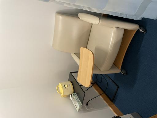 Lounge Chair w table