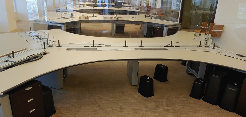 Large Communal Center (6-seater)