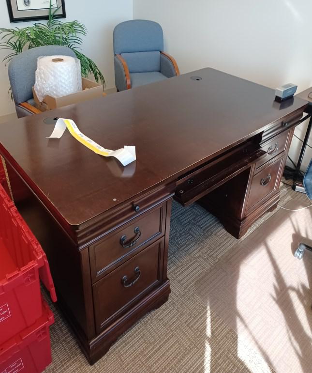 Desk 3’ X 6’