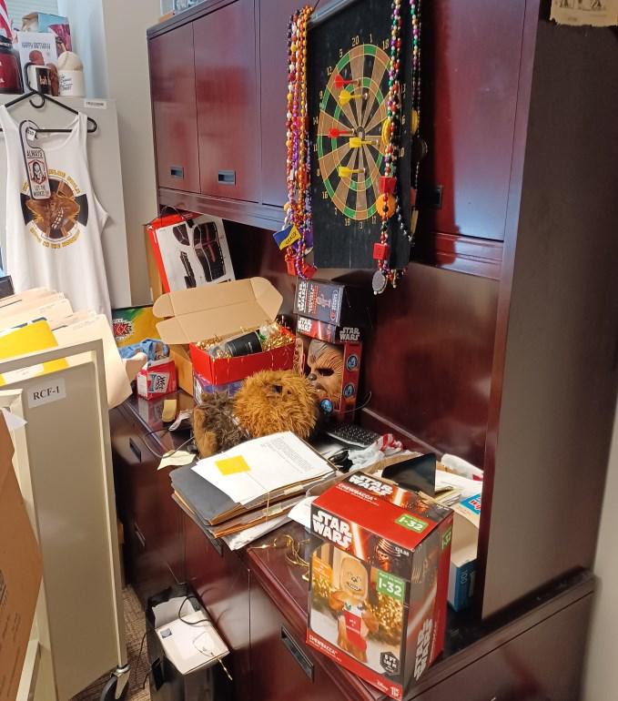 Credenza W/Hutch 6’