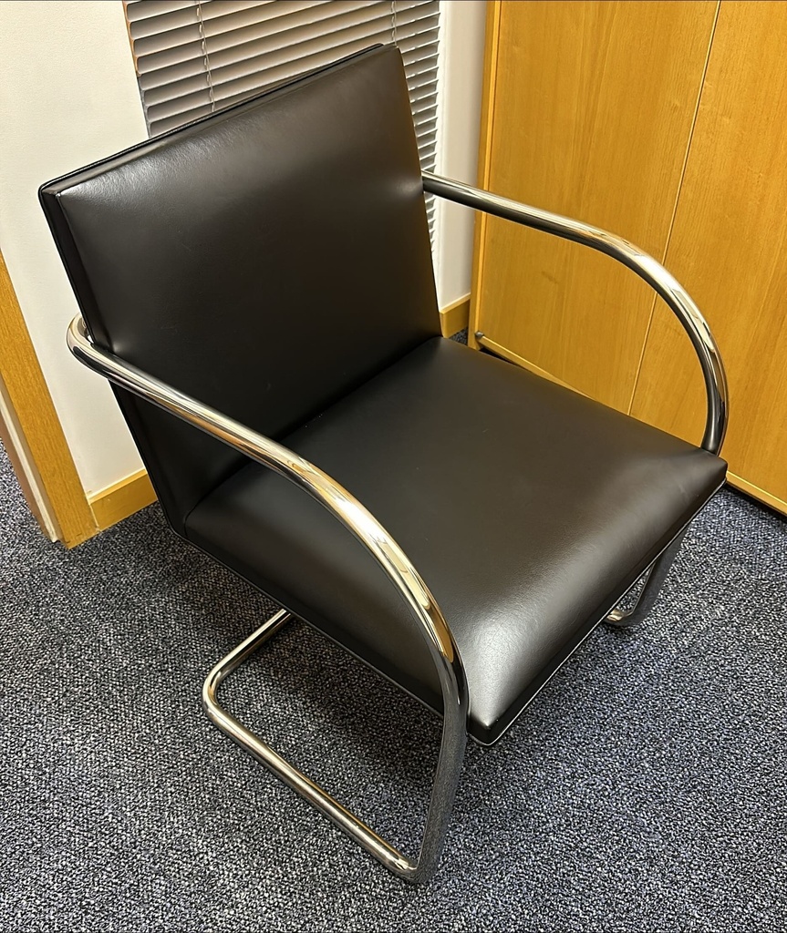 Guest chair | Cadeira de convidados