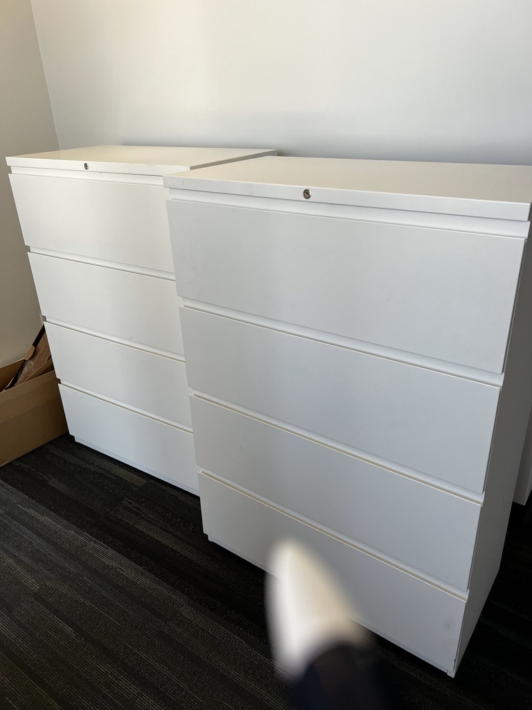 4-Drawer White Dresser/ Cabinet