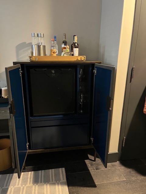 Bar cabinet