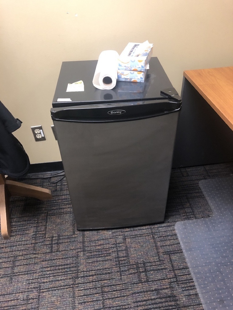 Mini Fridge (1 door)