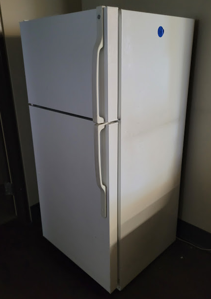 Fridge, 28 x 29 x 61"