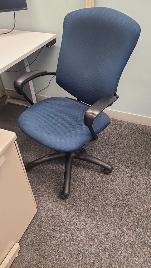 Task chair 