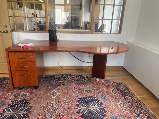 P Top Straight Desk