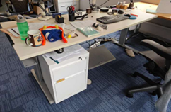 Height-Adjusting Table | 高度调节台