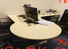 Desk | 桌子