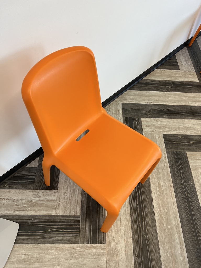 Plastik Chair Orange