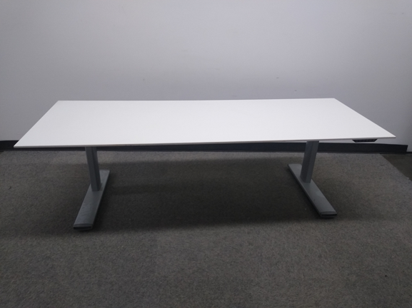 Steelcase: Electric Sit-Stand Desk, 82x30