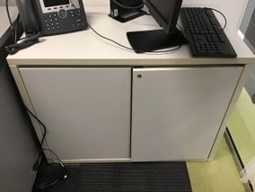 Cabinet with 2 Doors ( 37L x 28H x 20P)