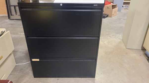 Armoire à trois tiroirs
