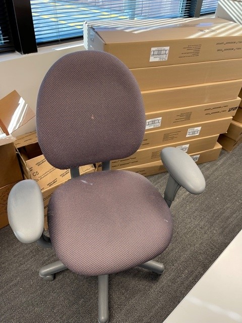 Oval Task Chair