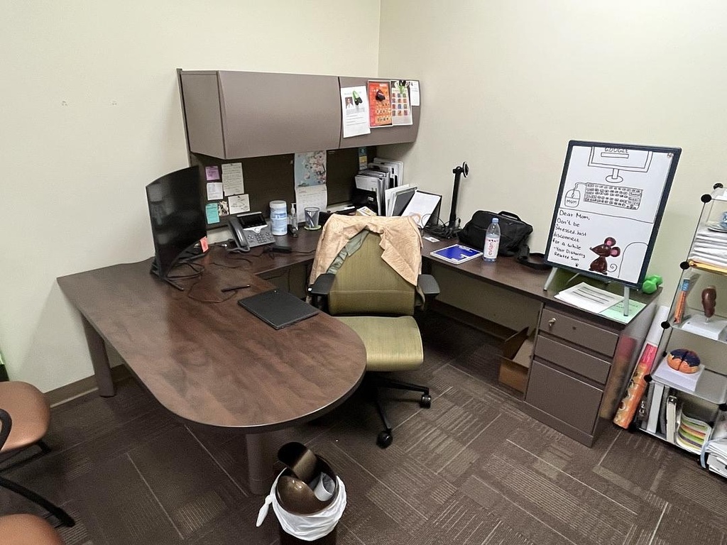 Right-Hand U-Shape Desk