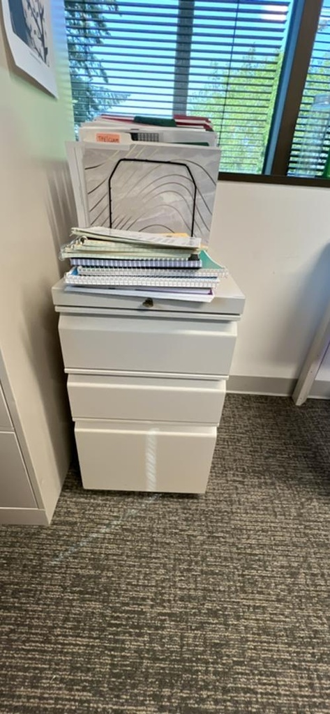 Pedestal, 3 Drawer