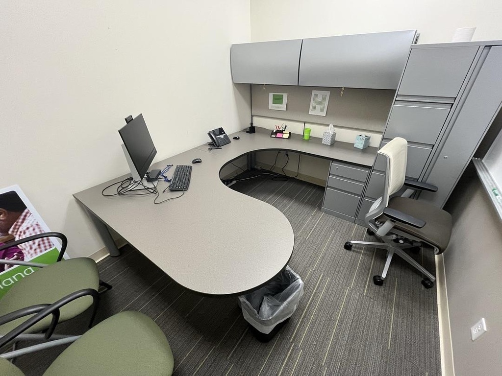 Private Office Desk and Overhead (Right Return), H29 x W72 x D96