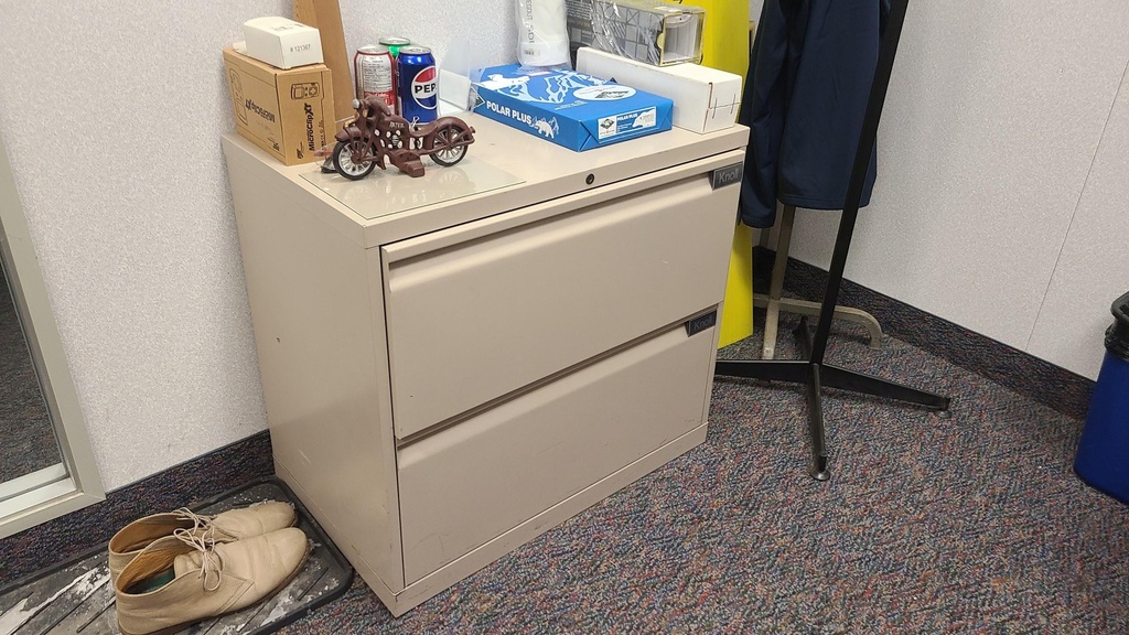 Two-drawer cabinet 