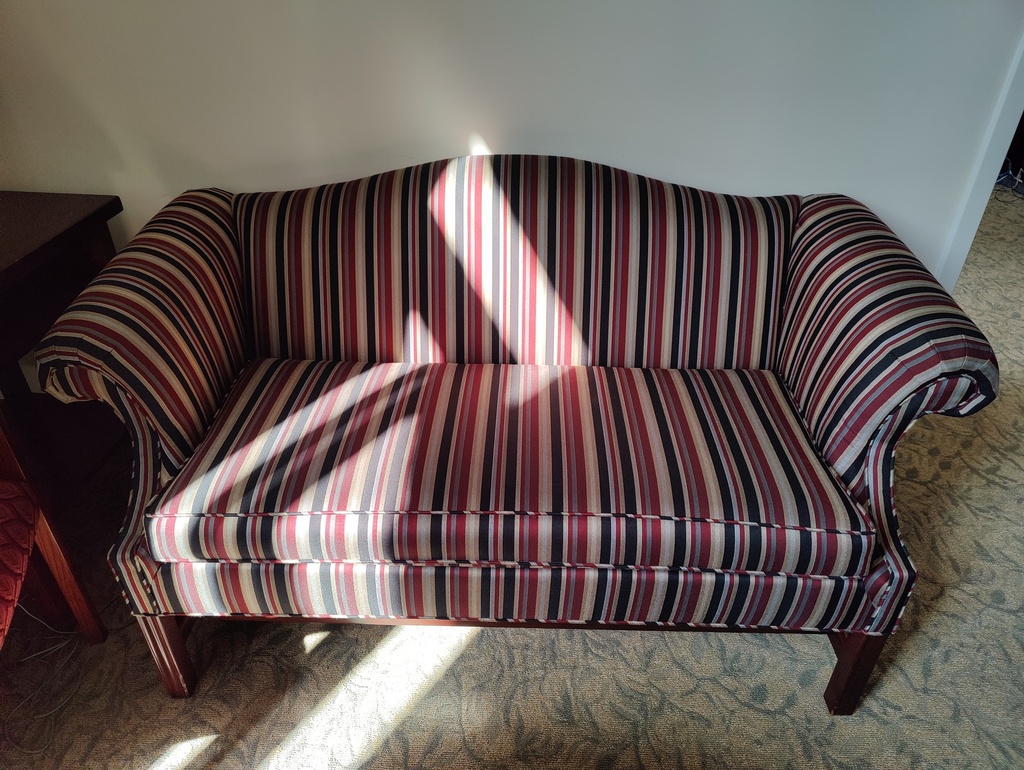 Couch 62x32x32