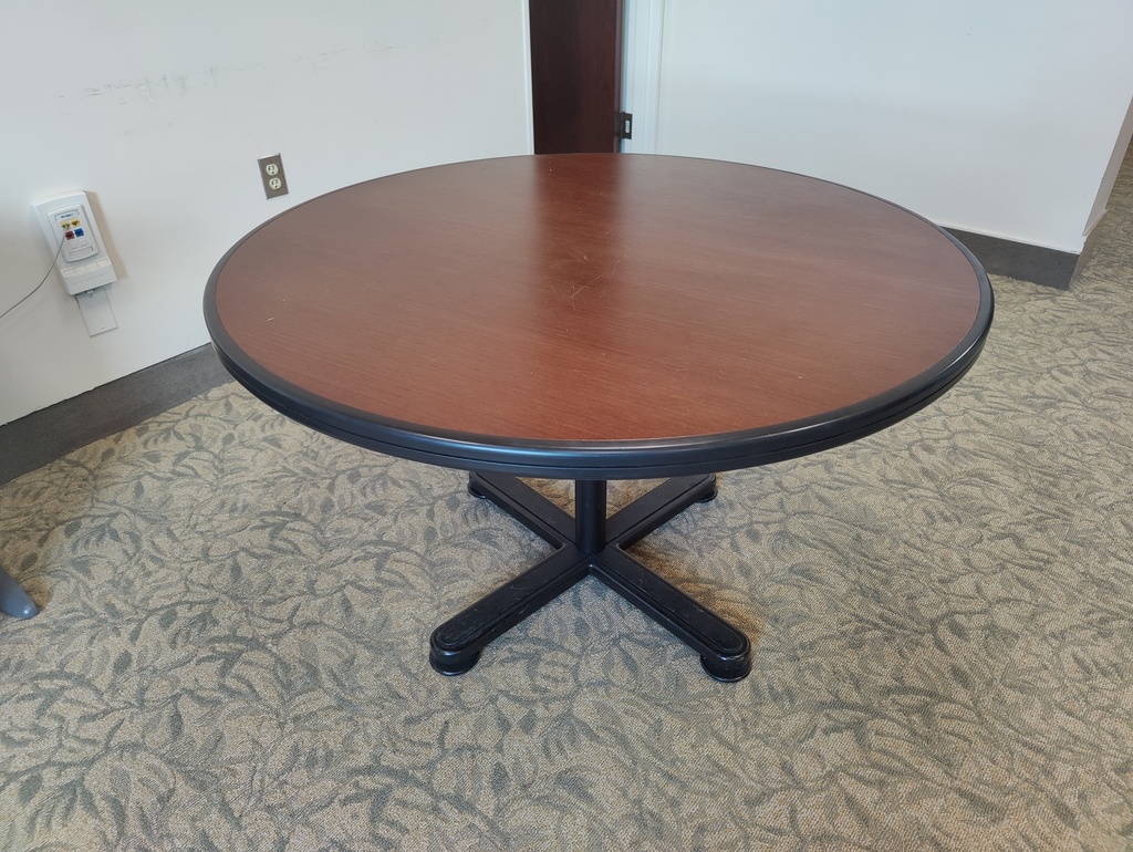 Round Table Black Edge 48”