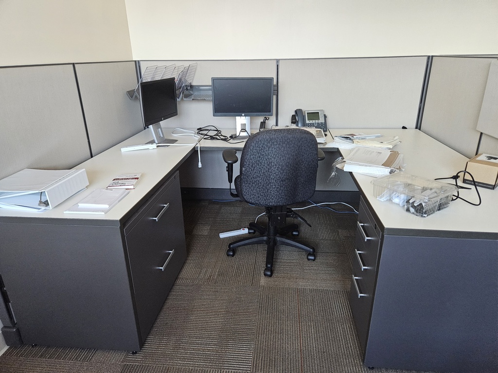 Workstation  - 6' x 6' (No Overheads) - Quickset