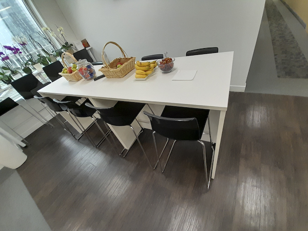 Low back kitchen stool