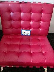 赤い革張りのソファ | Red Leather Sofa