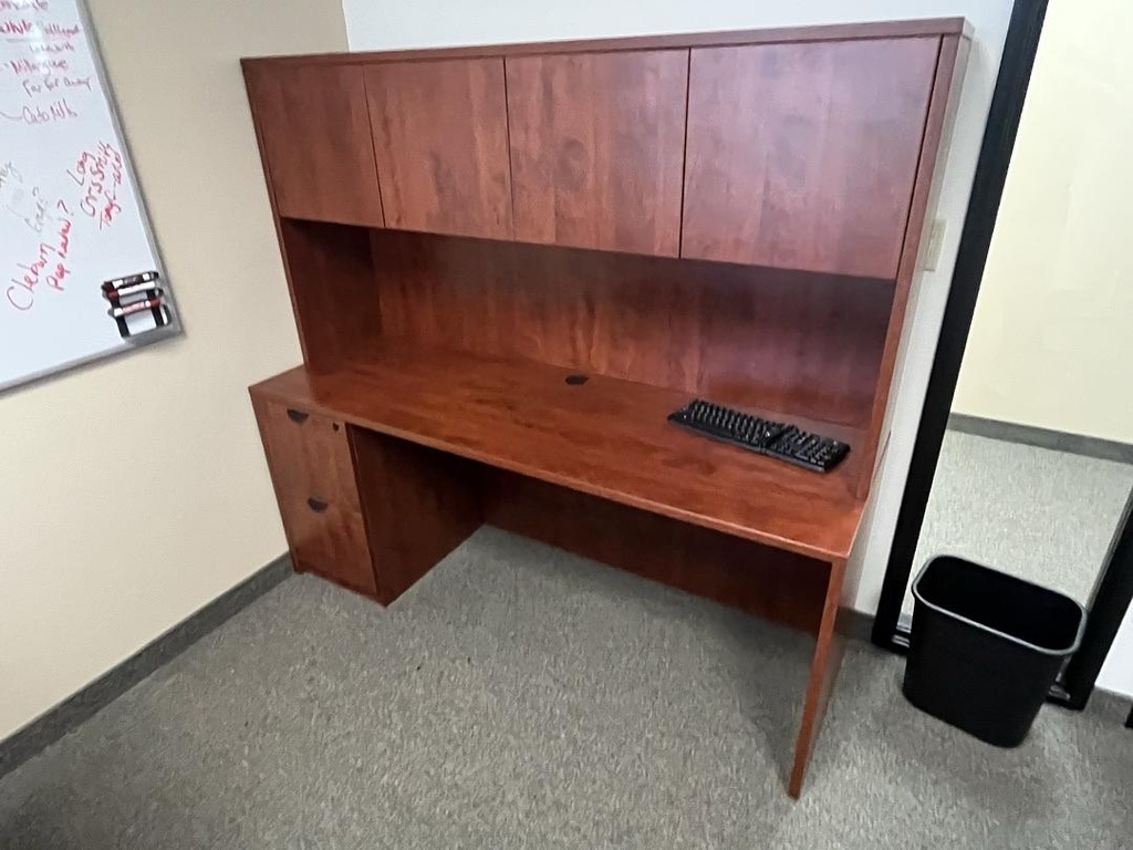 Desk w/ Overhead (H65 W71 D24)