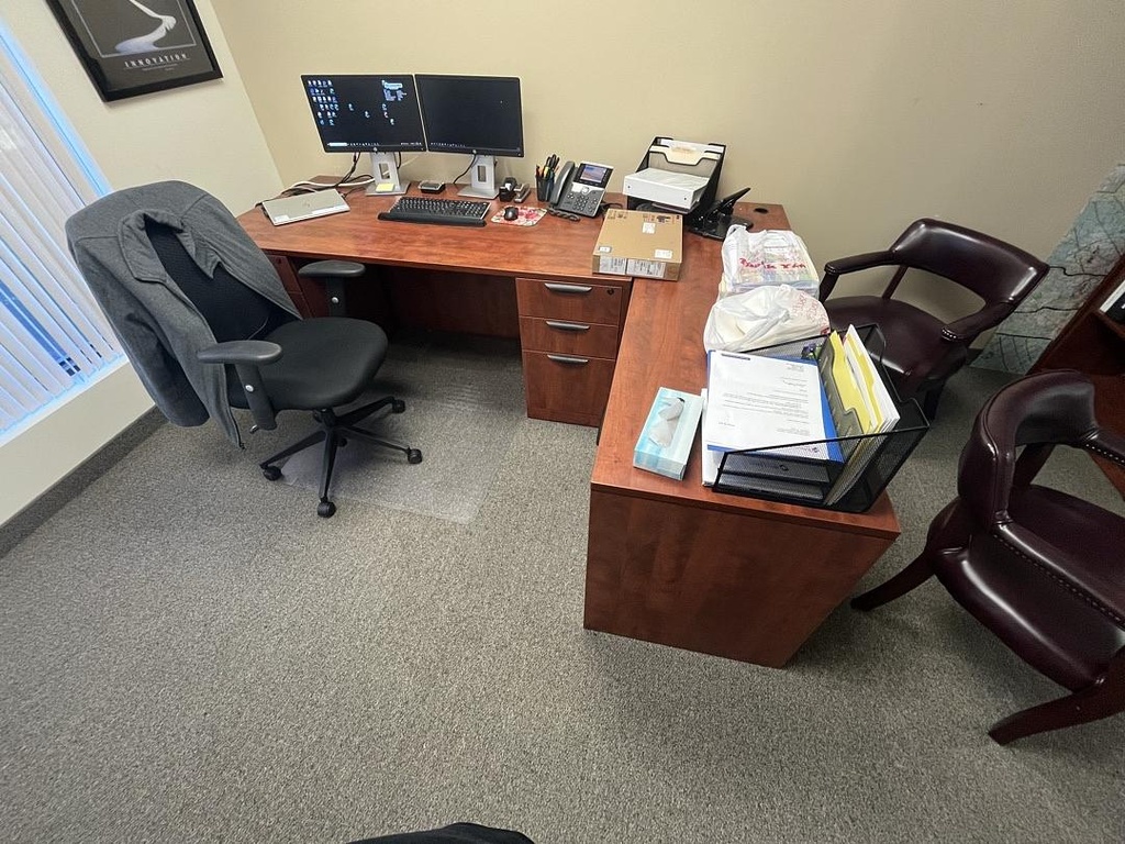 Desk w/ Ped (H29 W72 D96)