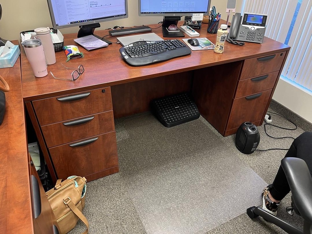 Desk w/ Storage (H29 W72 D32)