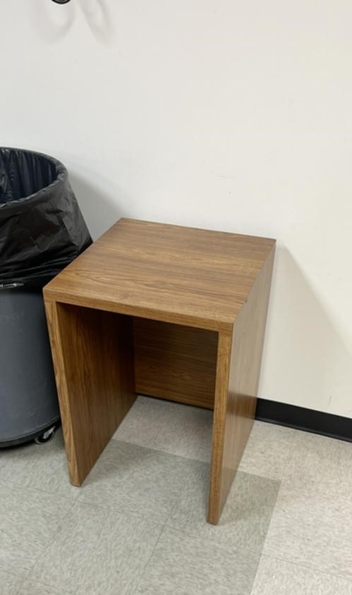 Side Table (H29 W20 D20)