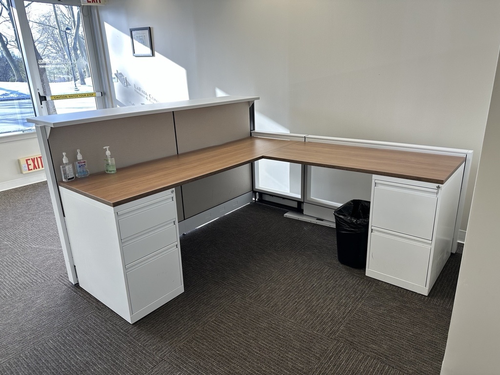 Secretary Station (6.5'x7')